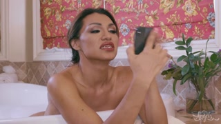 Latina Bombshell Pierce Paris's Big Tits and Ass - бесплатное порно на 1PORNO.NET