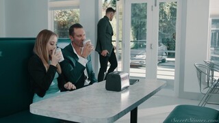 Blonde Bombshell Anna Claire Clouds Gives Quinton James a Blowjob - бесплатное порно на 1PORNO.NET