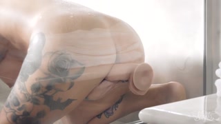 Shower Sex with Shemale - бесплатное порно на 1PORNO.NET
