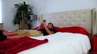 Natural Tits Girl Alyx Star Enjoys Footjob and Cum - бесплатное порно на 1PORNO.NET