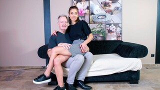 Old Meets Young in Office - бесплатное порно на 1PORNO.NET