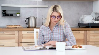 Glasses Girl Willy Regal Loves Blowjob! - лучшее порно без регистрации 1PORNO.NET