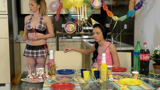 Jaja, Kendy, Bella D, and Victoria Puppy's Shaved Pussy Party - лучшее порно без регистрации 1PORNO.NET
