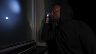 Wife Subdues Thief with Handcuffs - лучшее порно без регистрации 1PORNO.NET