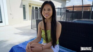 Petite Brunette Evie Ling Loves Big Cock - бесплатное порно на 1PORNO.NET