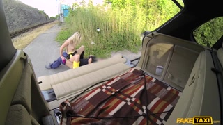 POV Handjob for a Cheerleader in a Car - лучшее порно без регистрации 1PORNO.NET