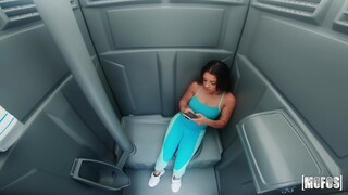 Bathroom Voyeur Fuck with Ella Cruz - бесплатное порно на 1PORNO.NET
