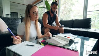 Blonde Bombshell Escapes Friendzone with Creampie - бесплатное порно на 1PORNO.NET