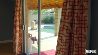 Outdoor Sex with the Neighbor - бесплатное порно на 1PORNO.NET