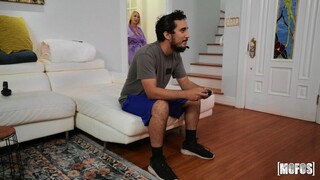 Quinn Waters Fucks Kevin's Mom - лучшее порно без регистрации 1PORNO.NET