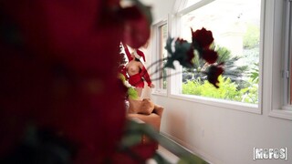Cowgirl Sex Around the Christmas Tree - лучшее порно без регистрации 1PORNO.NET