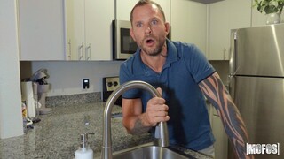 Stepdad Cheats on Mom with Stepdaughter - бесплатное порно на 1PORNO.NET