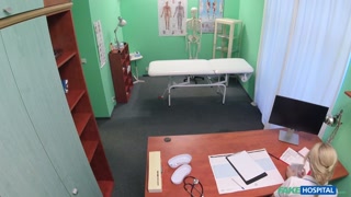 Patient Receives a Blowjob from Doctor - бесплатное порно на 1PORNO.NET