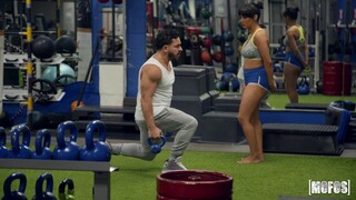 Gym Voyeur Fun - лучшее порно без регистрации 1PORNO.NET