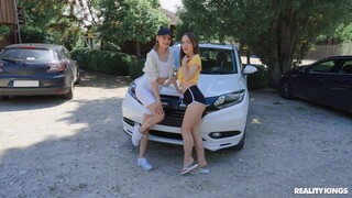 Showing Off My Car with a FFM Fuck - бесплатное порно на 1PORNO.NET