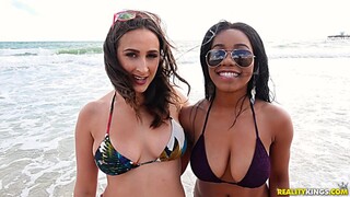 Natural Tits Squirt - бесплатное порно на 1PORNO.NET