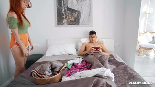 Big Tits Redhead Alice Bong Fucks Her Boyfriend POV - лучшее порно без регистрации 1PORNO.NET
