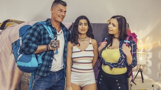 Sofia's Secret Rendezvous with Two Dicks - бесплатное порно на 1PORNO.NET