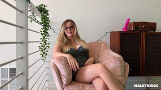 Codi Vore's Masturbation Madness - лучшее порно без регистрации 1PORNO.NET