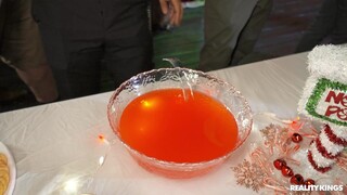 Blonde Bombshell's Christmas Cock - бесплатное порно на 1PORNO.NET