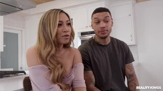 Air Thugger Fucks Roommate - бесплатное порно на 1PORNO.NET