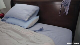 Blonde MILF Plays with Dildo - бесплатное порно на 1PORNO.NET