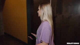 Tattooed Teen Fills Her - бесплатное порно на 1PORNO.NET