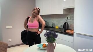 European Girlfriend Gets Facial in POV Blowjob Scene - бесплатное порно на 1PORNO.NET