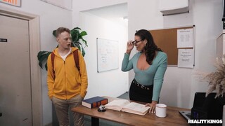 Young Amateur Librarian Gets Blowjob and Facial - лучшее порно без регистрации 1PORNO.NET