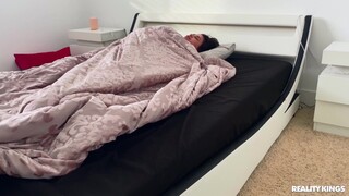 Brunette Kylie Plays with Toys - бесплатное порно на 1PORNO.NET
