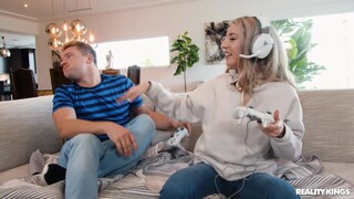 Glasses Girl Gets Deepthroat Blowjob - бесплатное порно на 1PORNO.NET