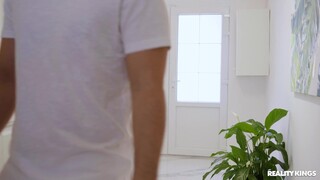 Mai Thai's Slippery Surprise - лучшее порно без регистрации 1PORNO.NET