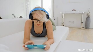 Thonged Kittina Gets Her Ass Played - лучшее порно без регистрации 1PORNO.NET
