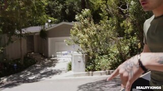 Slimthick Vic and Friends Fuck a Brunette MILF - бесплатное порно на 1PORNO.NET