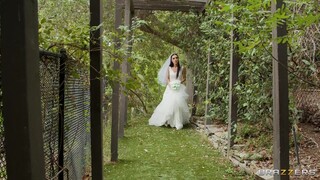 Brunette Runaway Bride Loves Deep Throat & Facial - лучшее порно без регистрации 1PORNO.NET