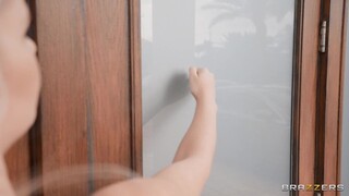 Threesome Taboo: Big Natural Tits Stepmom & Neighbor Take Turns - бесплатное порно на 1PORNO.NET