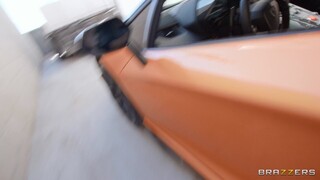 Outdoor Car Sex: Angela White Gets Pounded Hard - лучшее порно без регистрации 1PORNO.NET