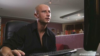 Gangbang Fun with Shaved Barbie - лучшее порно без регистрации 1PORNO.NET