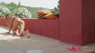 Small Tits, Big Orgasms in the Pool - лучшее порно без регистрации 1PORNO.NET