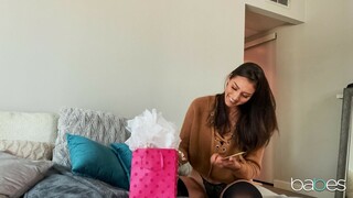 Solo Fun with a Big Boobed Brunette - бесплатное порно на 1PORNO.NET