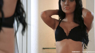 Naomi's Risque Roommate - лучшее порно без регистрации 1PORNO.NET