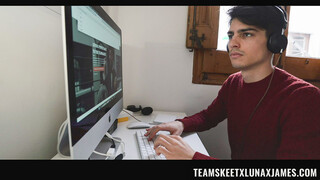 Luna X Moans as James Fills Her Deep - бесплатное порно на 1PORNO.NET