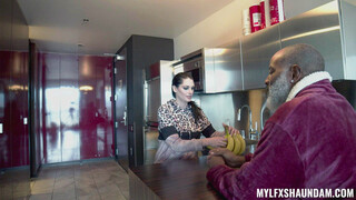 Shaundam & Aria Khaide - MILF Duo Better Than Bananas - бесплатное порно на 1PORNO.NET
