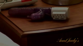 Kelly uses a vibrator to satisfy herself - лучшее порно без регистрации 1PORNO.NET