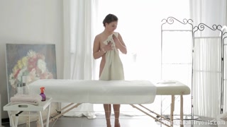 Maia gets massaged before her anal debut - лучшее порно без регистрации 1PORNO.NET