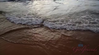 Amateur GF Jamie Marleigh shows off her big ass in beach pissing scene - лучшее порно без регистрации 1PORNO.NET