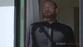 Big Ass Stepdaughter Penelope Woods Gives Handjob & More - лучшее порно без регистрации 1PORNO.NET
