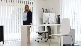 Krystal Swift’s Massive Natural Tits Office Sex - лучшее порно без регистрации 1PORNO.NET