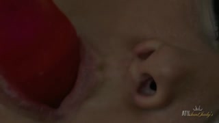 Naughty Kathy Anderson fucks herself deep with a vibrator - бесплатное порно на 1PORNO.NET