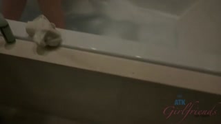 POV: Kimber Woods Peeing in the Bathtub - лучшее порно без регистрации 1PORNO.NET